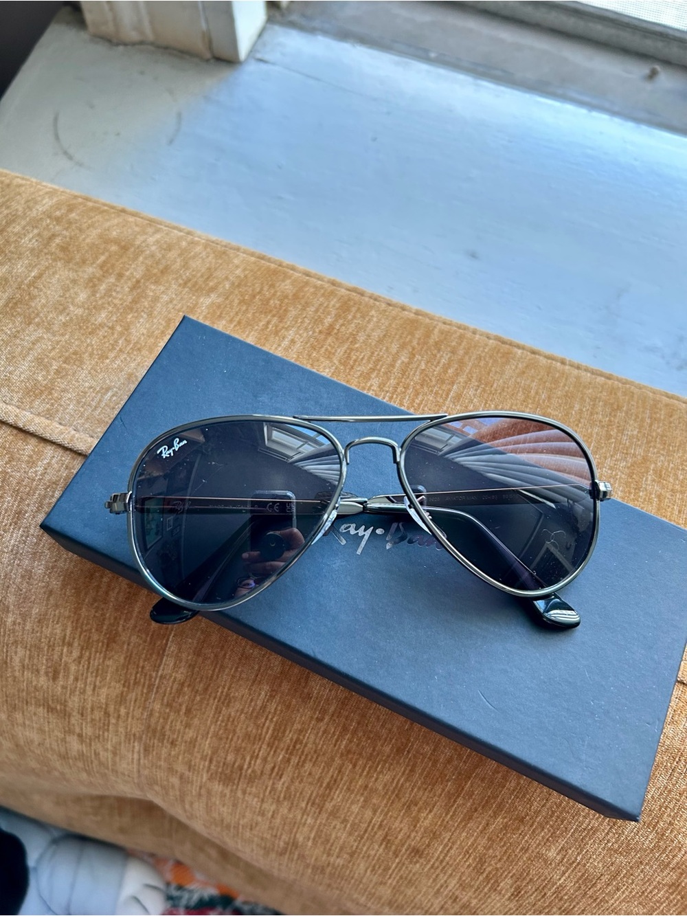 Ray-Ban Aviator Men’s Black Frame with Dark Lenses